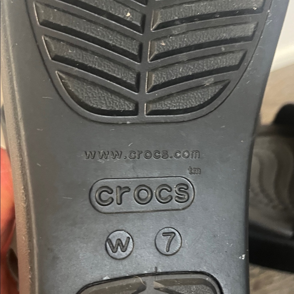 Crocs Brooklyn Low Wedge Black - Size 7 - Picture 2 of 7